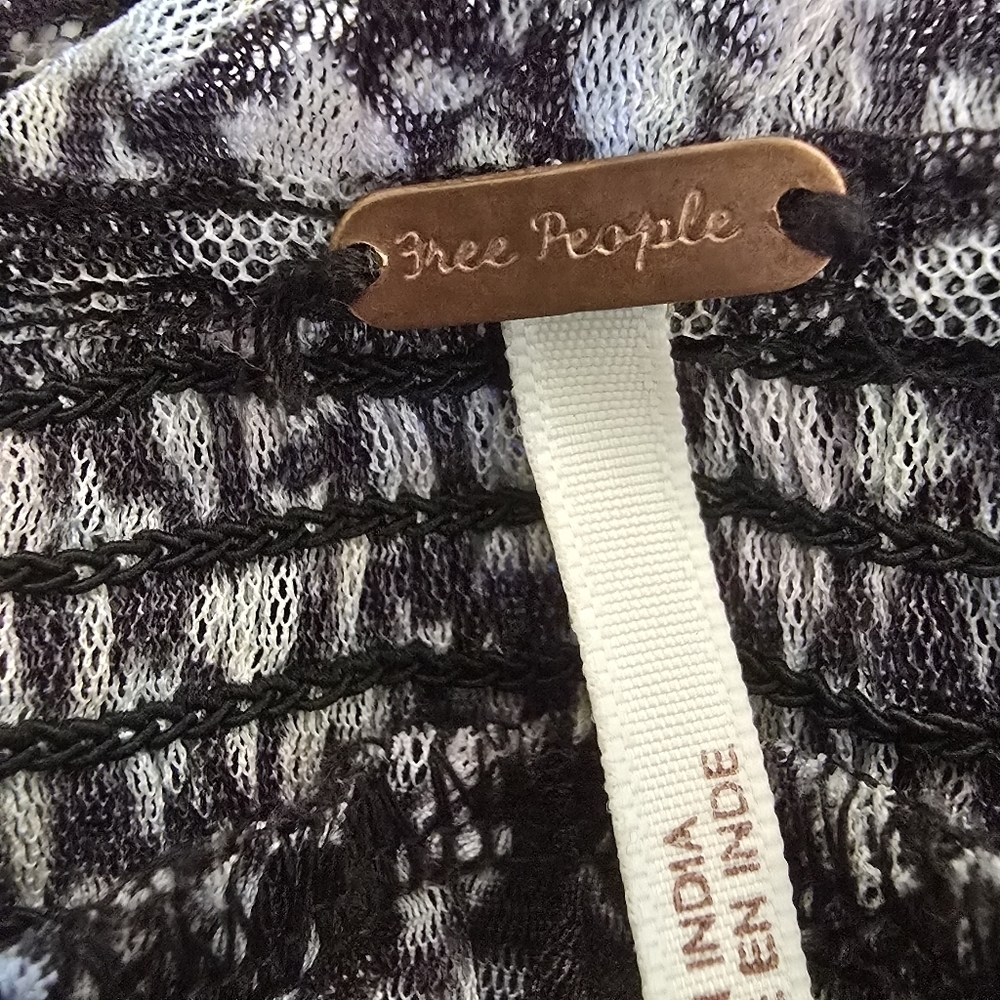 Free People Beatrice Lace-Up Top Printed Sheer Smocked Black Floral Size Medium - Picture 15 of 16